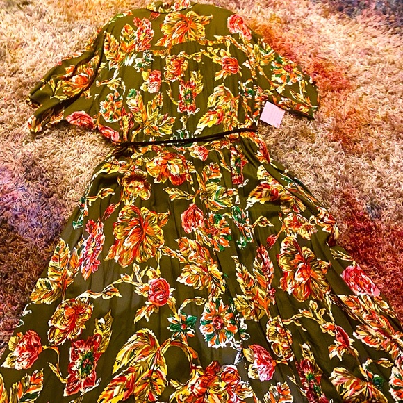 2X Plus Floral Tropical Hunter Green Dress with Slit - Picture 1 of 10